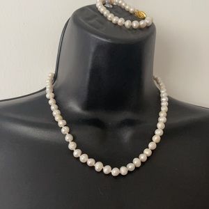 Akoya Cultured Pearls 7-8 mm white Gold elegant filigree clasp w/ free bracelet